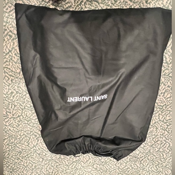 Saint Laurent ICARE MAXI SHOPPING BAG IN QUILTED LAMBSKIN - Picture 2 of 3